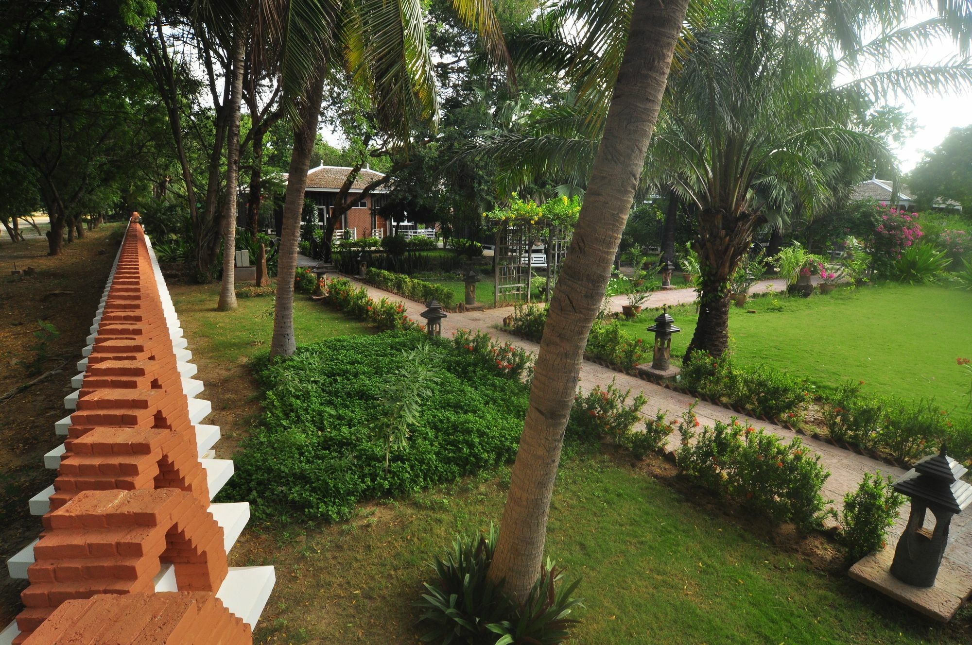 Kaytumadi Dynasty Hotel Bagan Bagian luar foto